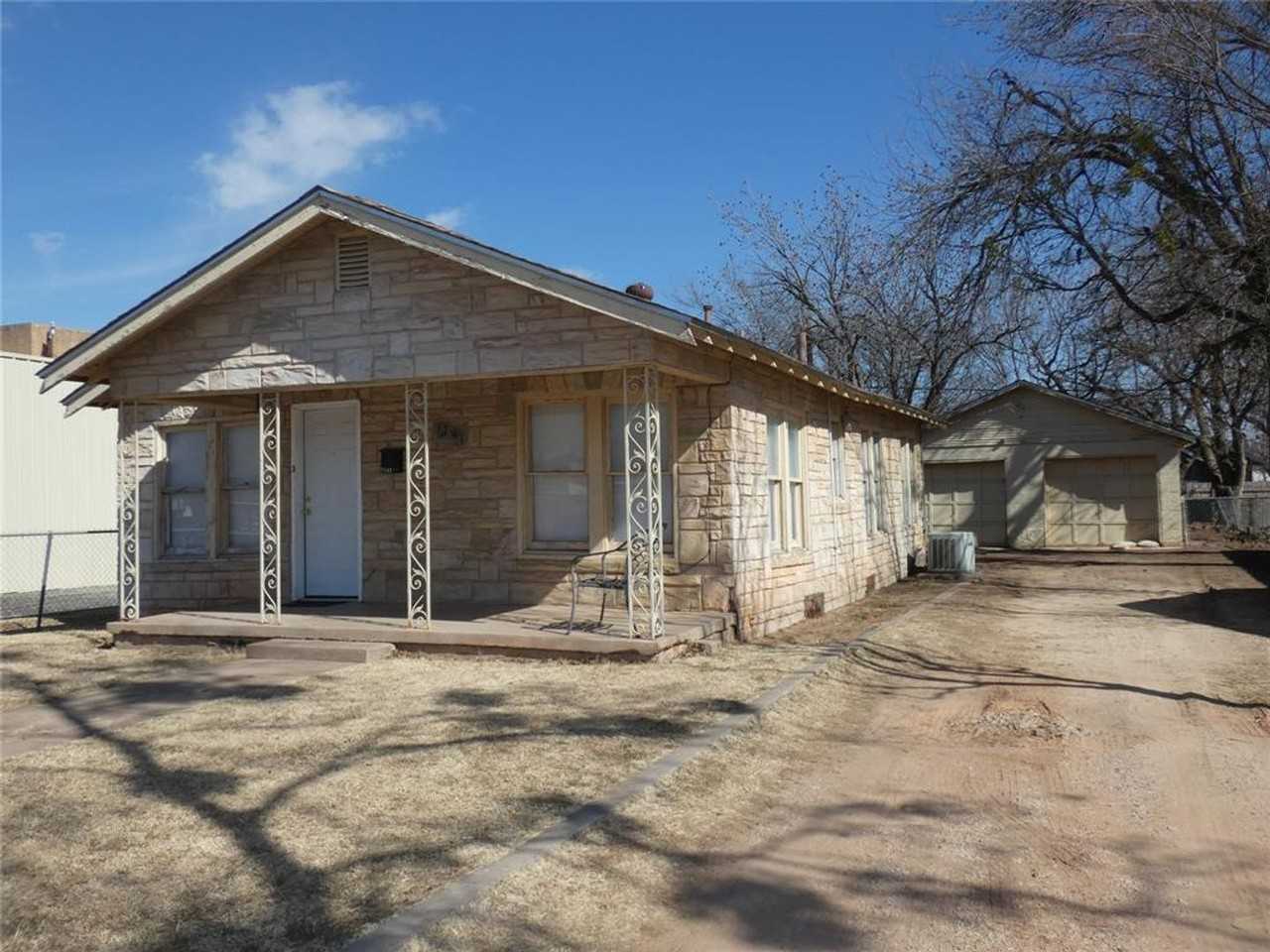 1141 Palm St - Photo 2 of 13