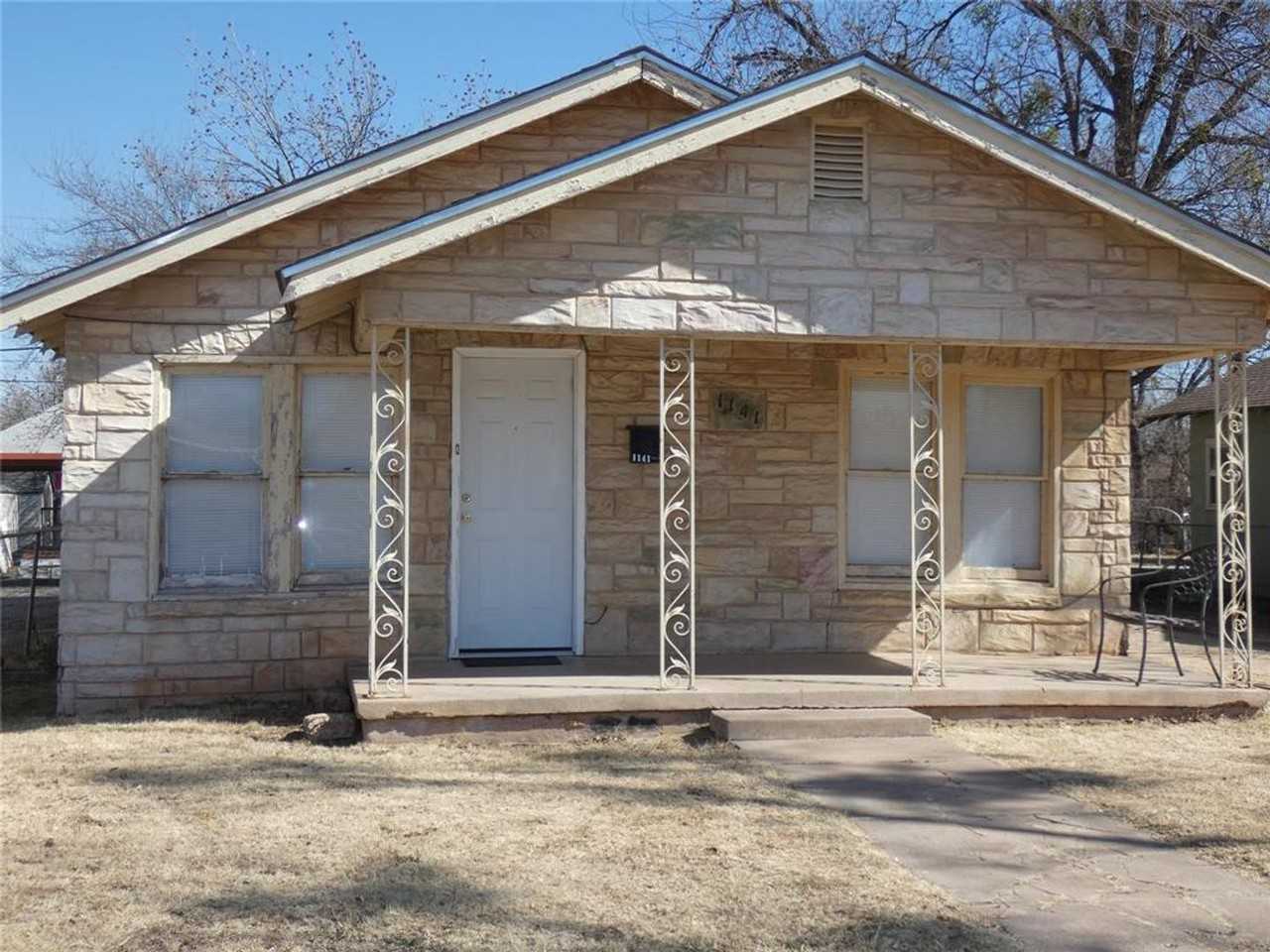 1141 Palm St - Photo 3 of 13