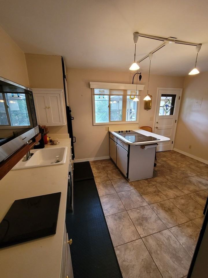 1201 Parkview Blvd - Photo 4 of 17
