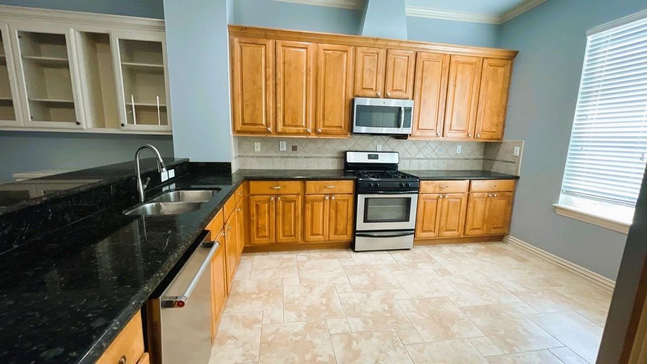89 Sidney St - Photo 3 of 31