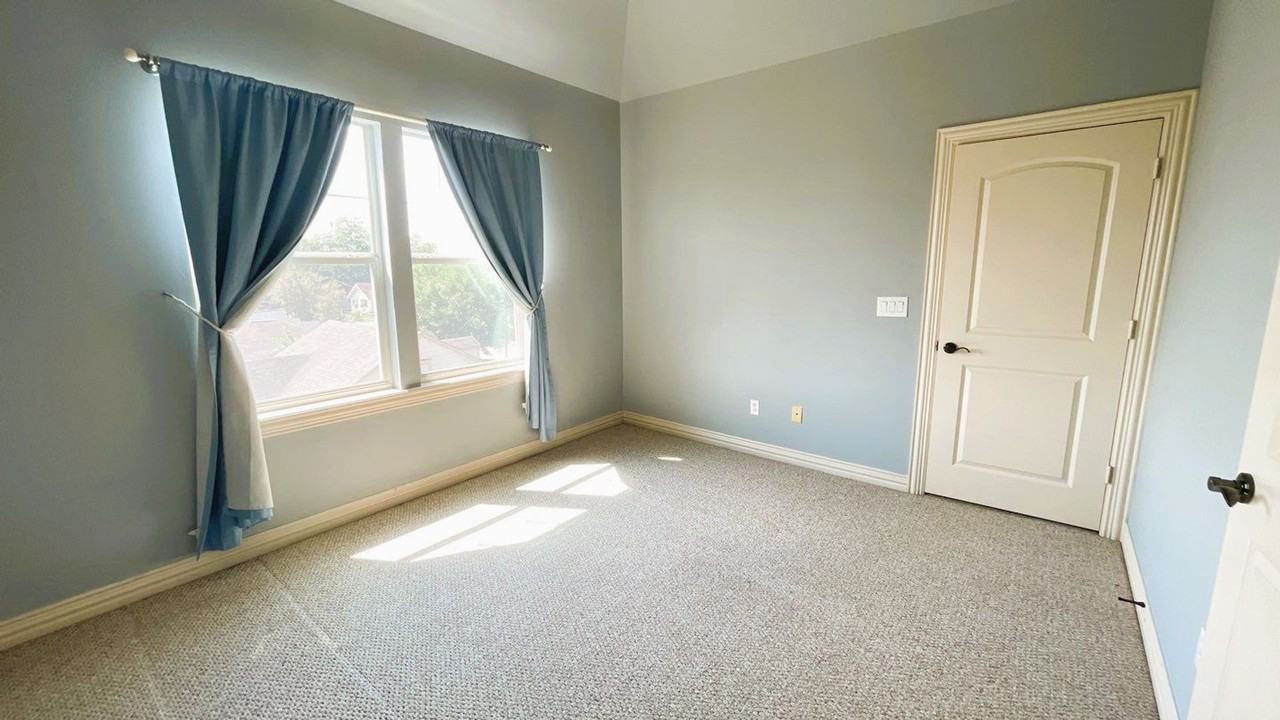 89 Sidney St - Photo 4 of 31