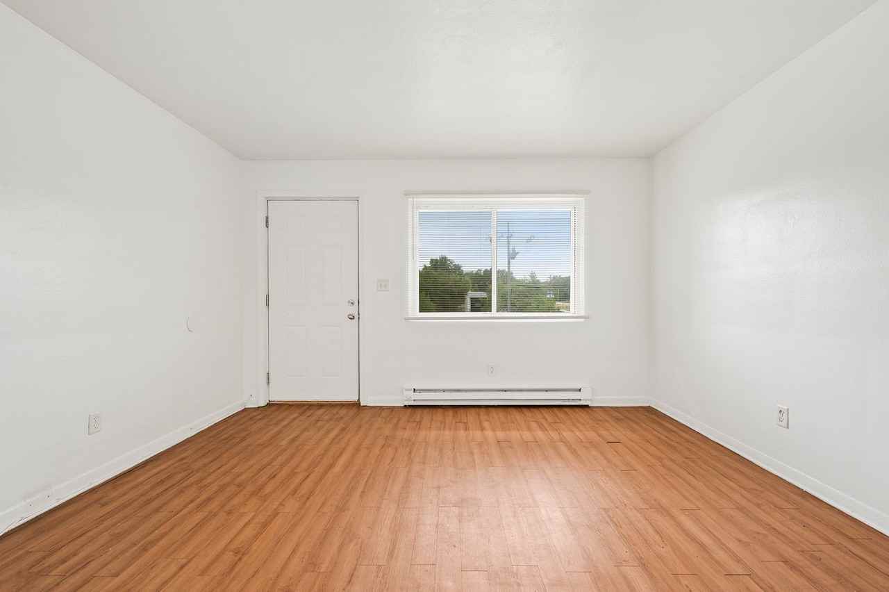 Winthrop Harbor Apartments - Photo 3 of 13