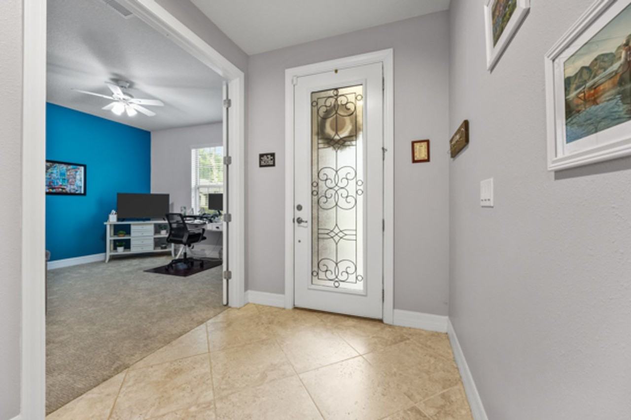 384 Los Alamos St - Photo 5 of 50