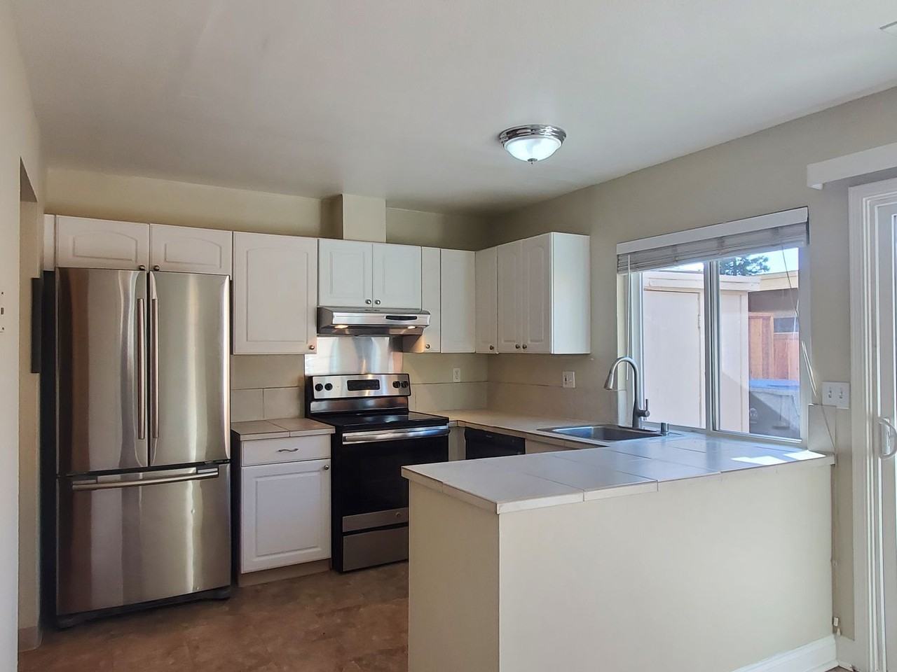 412 Velasco Dr - Photo 2 of 9