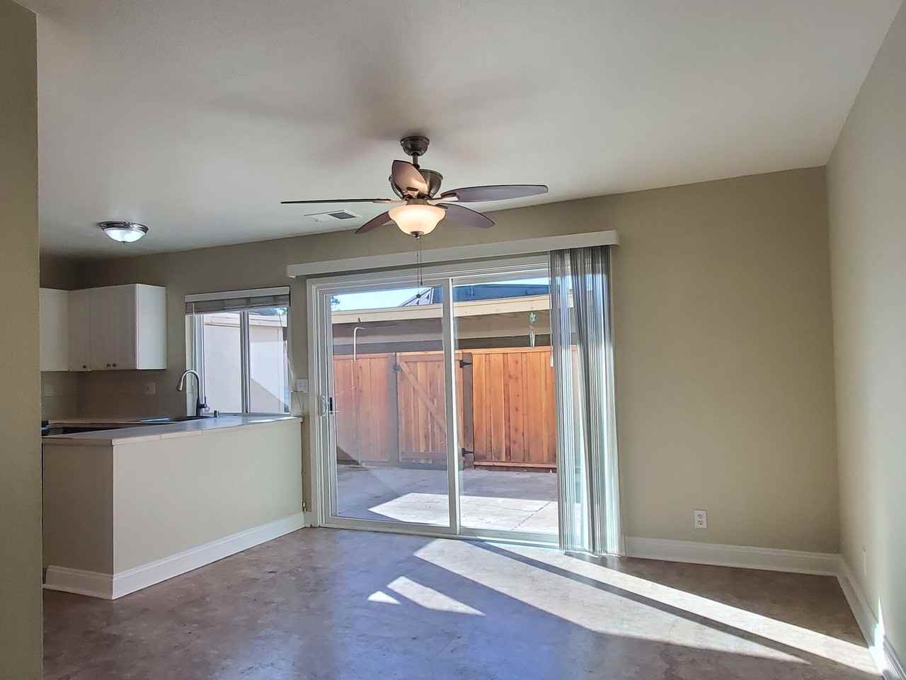 412 Velasco Dr - Photo 3 of 9