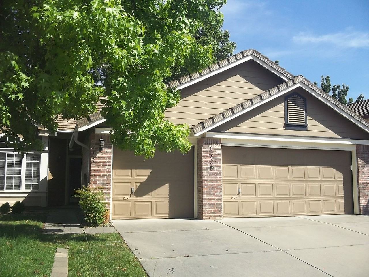 1728 Chilton Dr - Photo 2 of 8