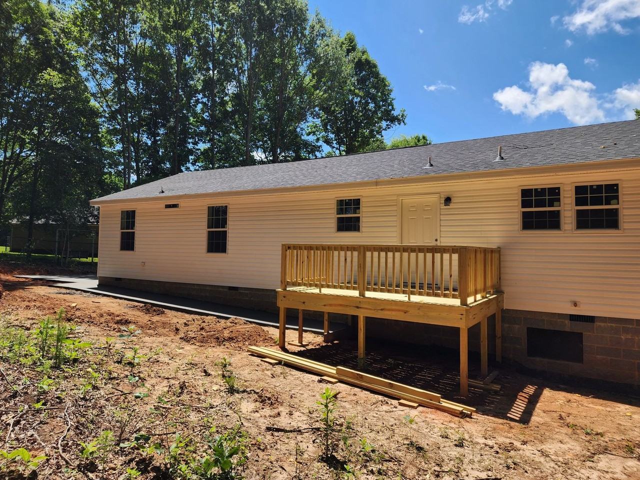 180 Robertson Dr - Photo 2 of 6