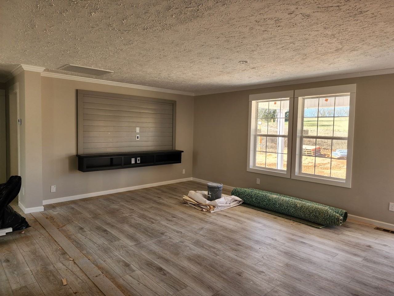 180 Robertson Dr - Photo 4 of 6