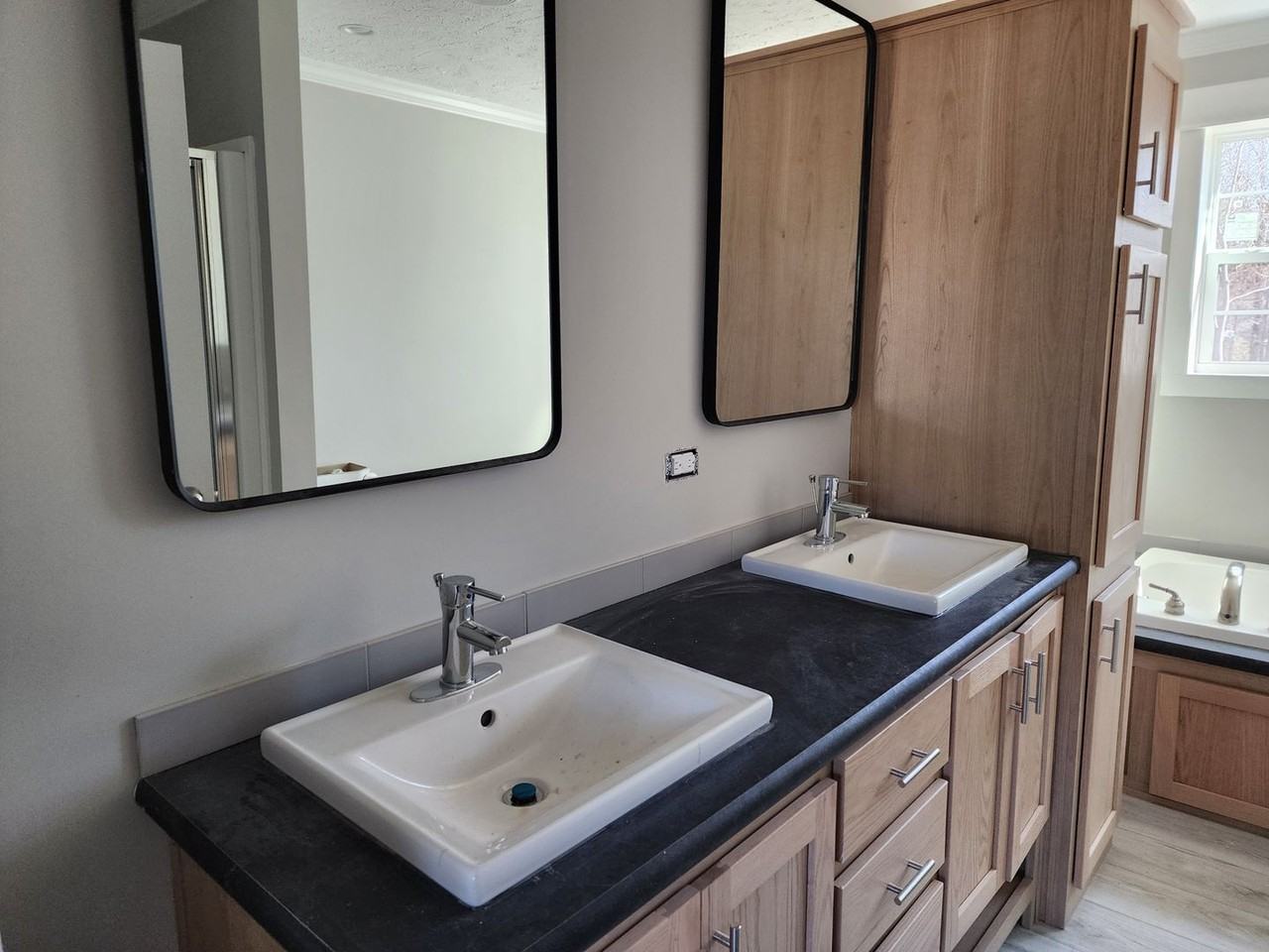 180 Robertson Dr - Photo 5 of 6