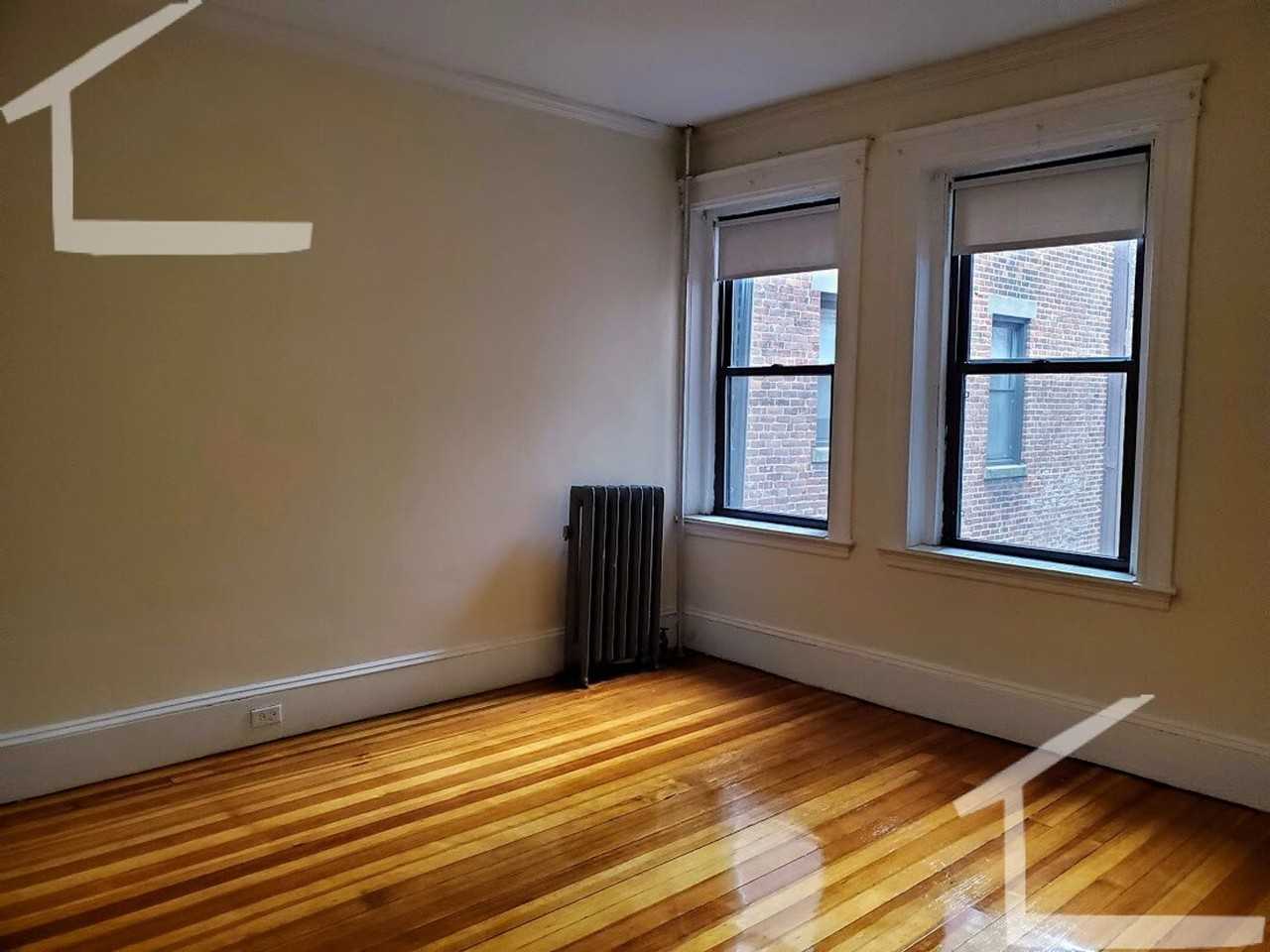 145 Freeman St - Photo 3 of 9