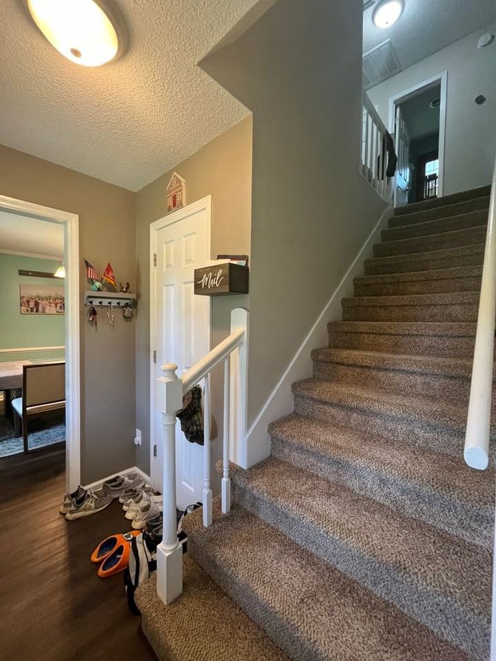 407 Scotsdale Dr - Photo 2 of 34