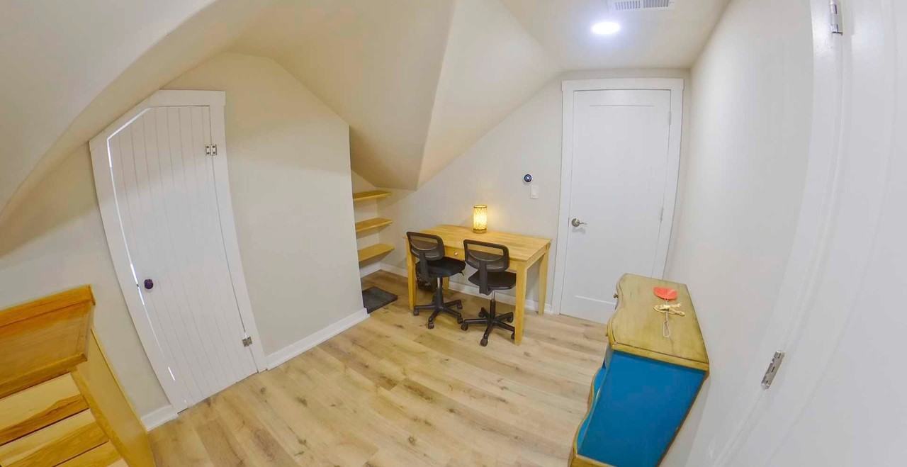 702 Laramie St - Photo 2 of 7