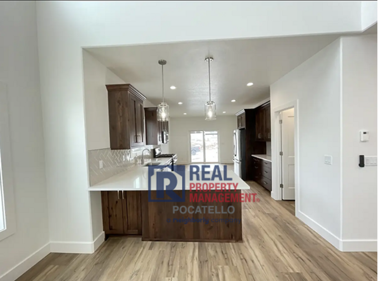 6135 Beacon Ln - Photo 2 of 36