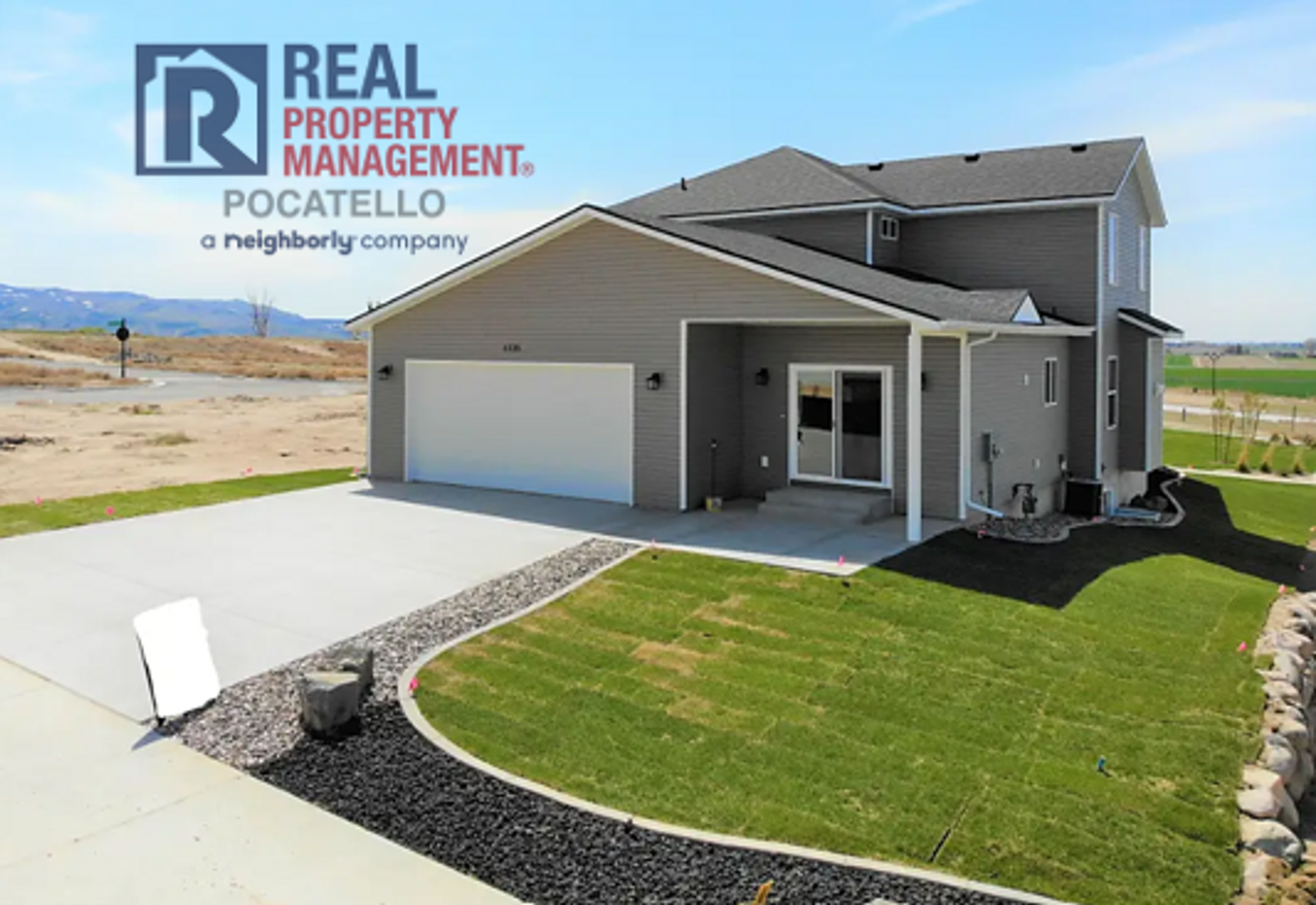 6135 Beacon Ln - Photo 3 of 40