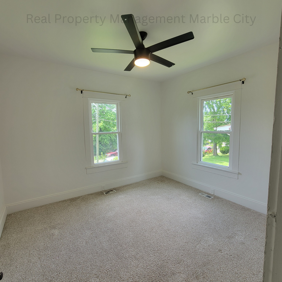 1709 E Glenwood Ave - Photo 2 of 16