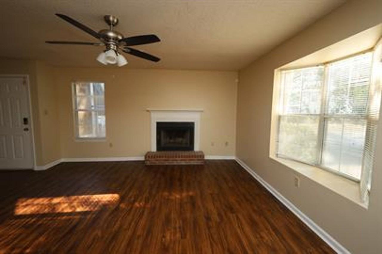 2092 Sherwood - Photo 2 of 10