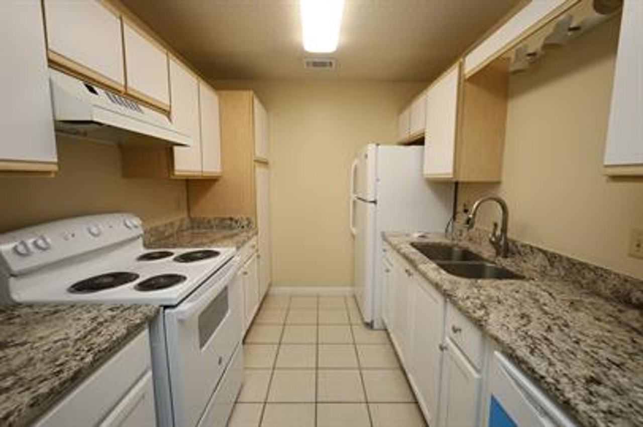 2092 Sherwood - Photo 3 of 10