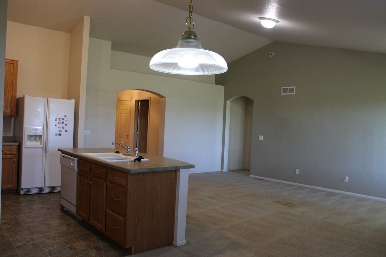 1921 Falcon Ridge Dr - Photo 3 of 12