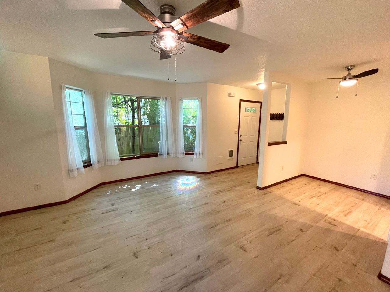 8417 N Princeton St - Photo 3 of 20