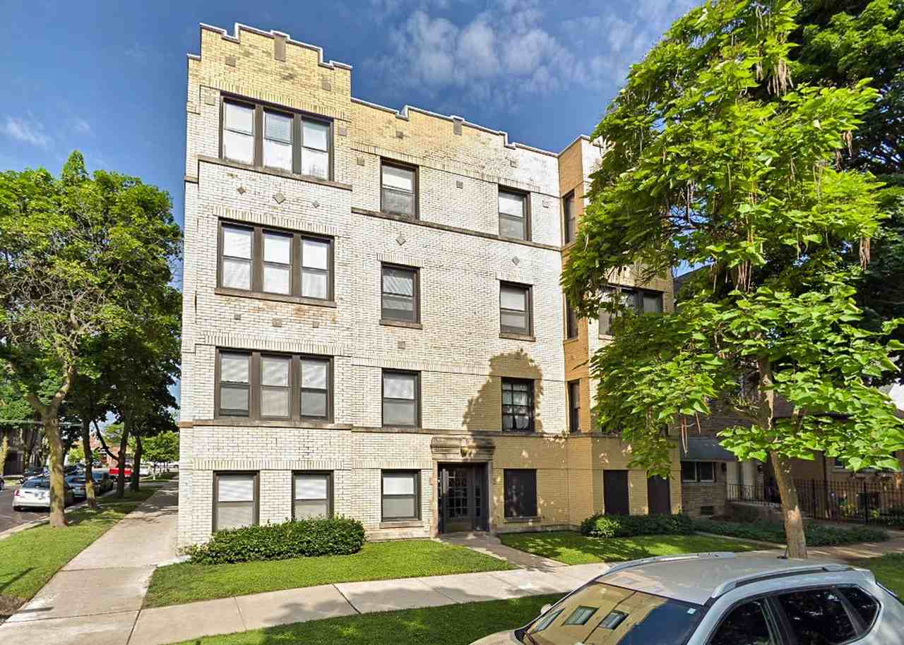 3300-02 N. Claremont / 2334-44 W. School - Photo 4 of 4