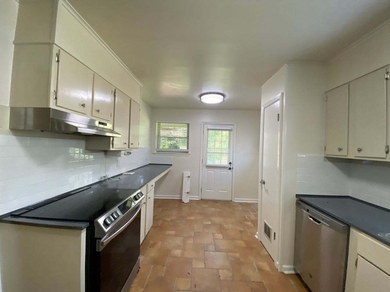 619 Baird Dr - Photo 2 of 20
