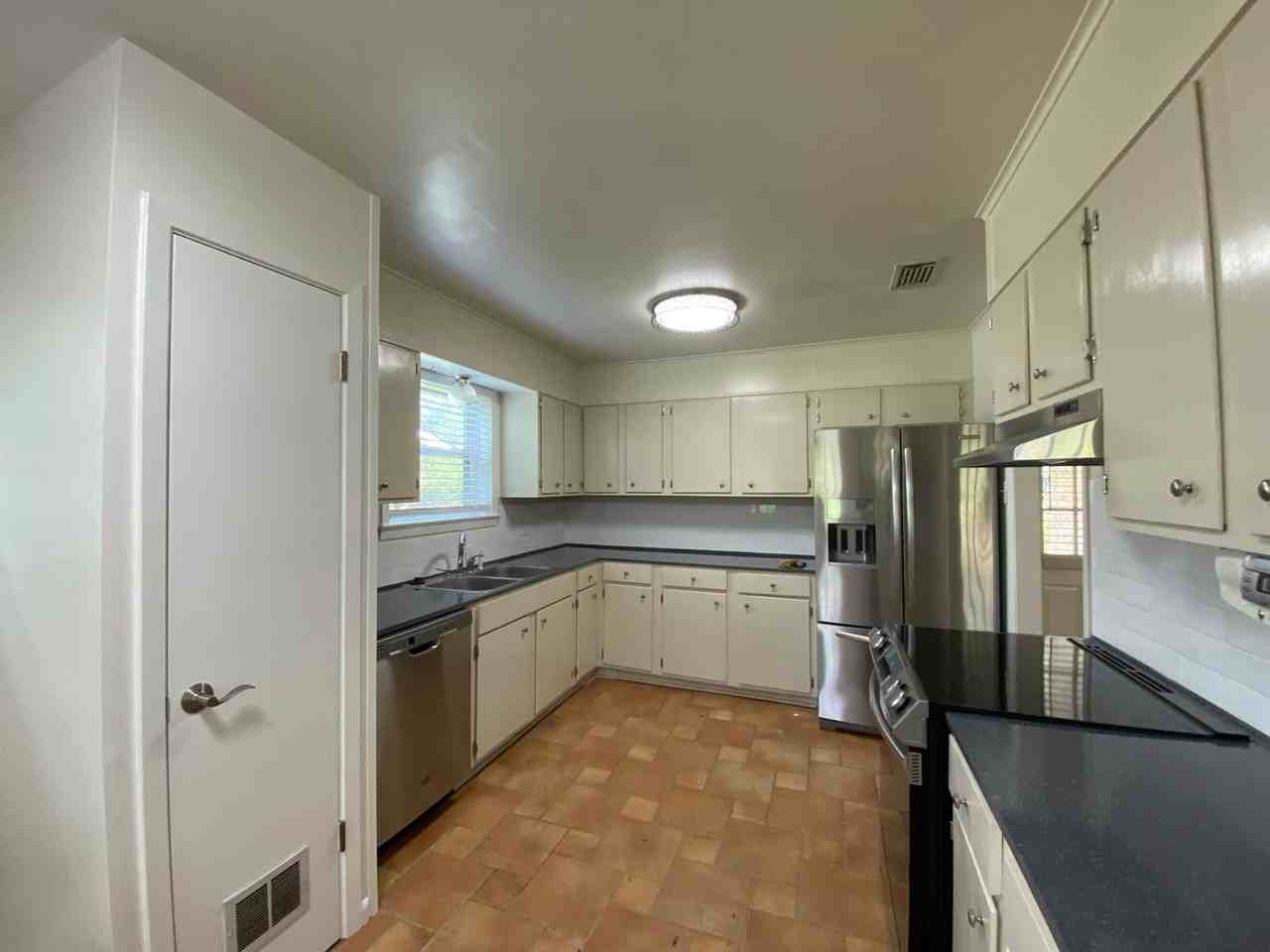 619 Baird Dr - Photo 3 of 20