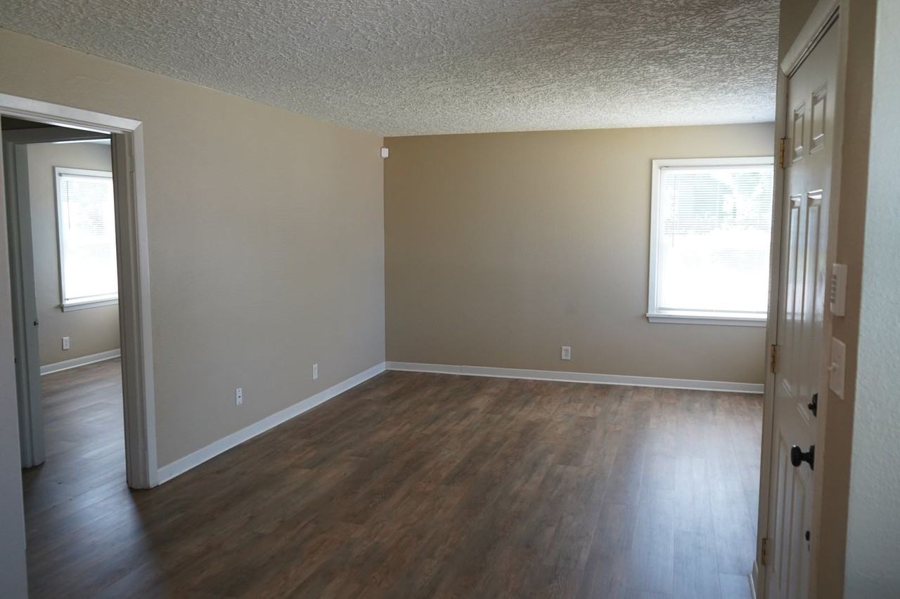 2703 R St - Photo 2 of 22