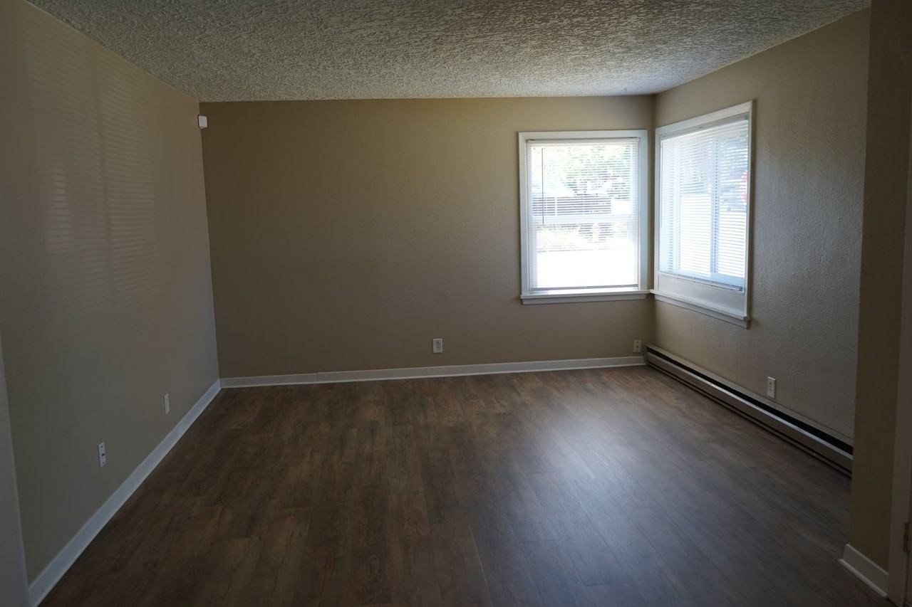 2703 R St - Photo 3 of 22