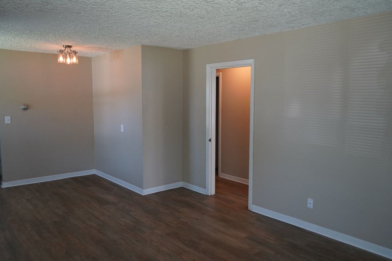 2703 R St - Photo 5 of 22