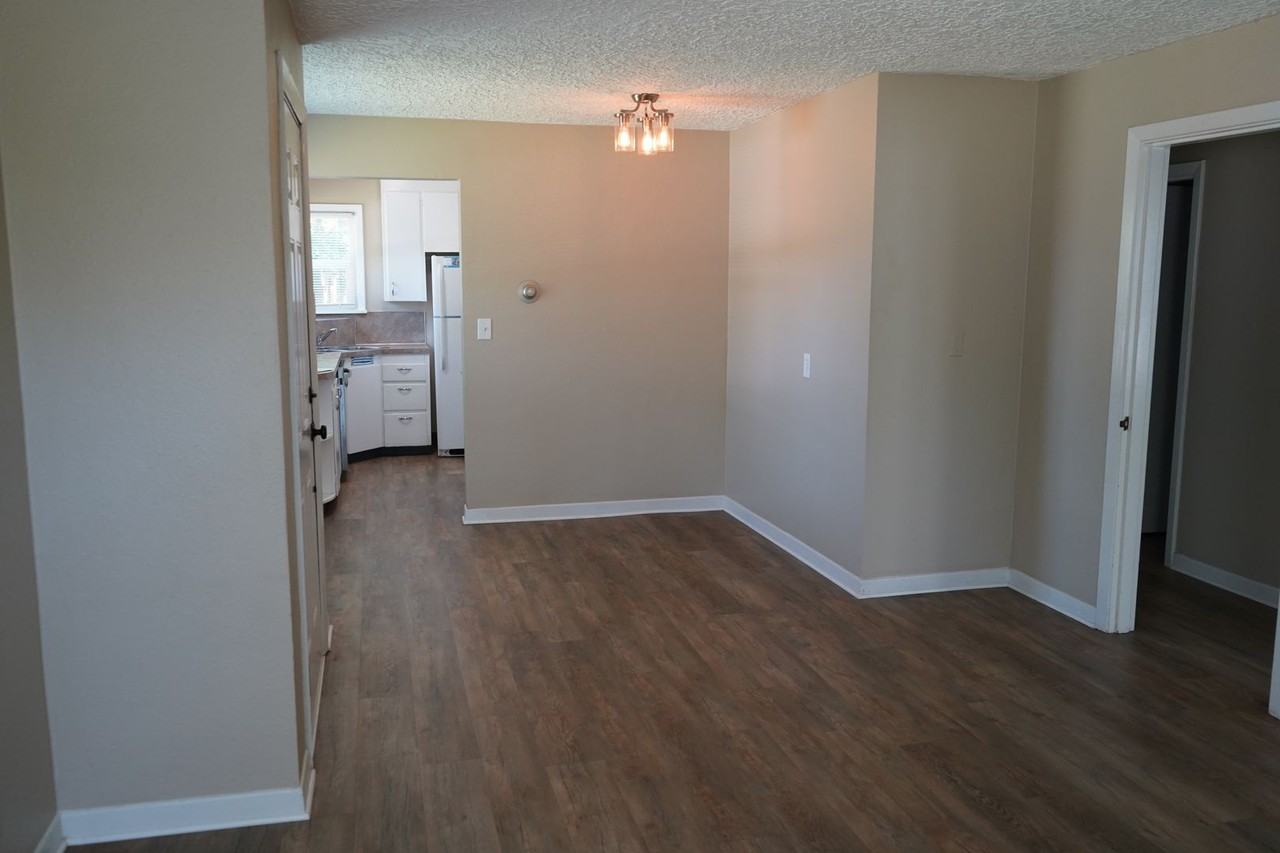 2703 R St - Photo 6 of 22