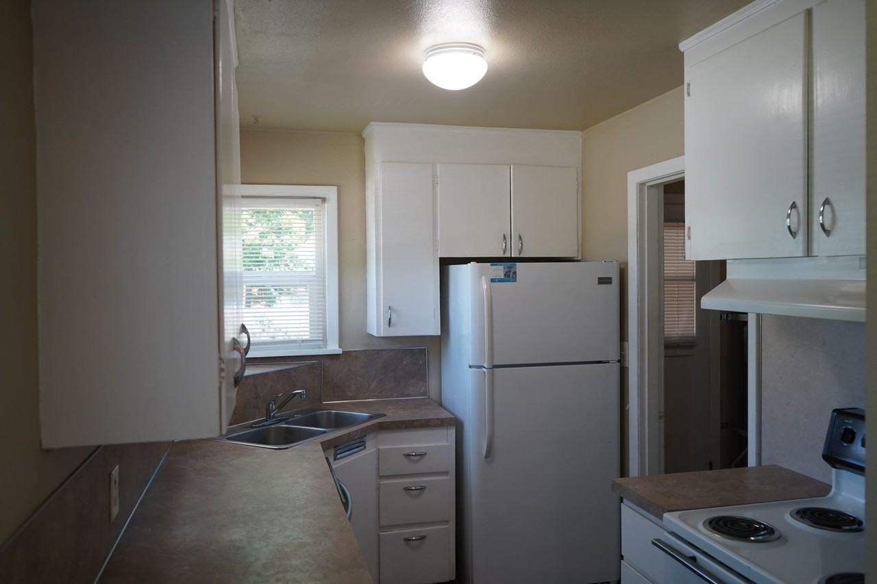 2703 R St - Photo 7 of 22