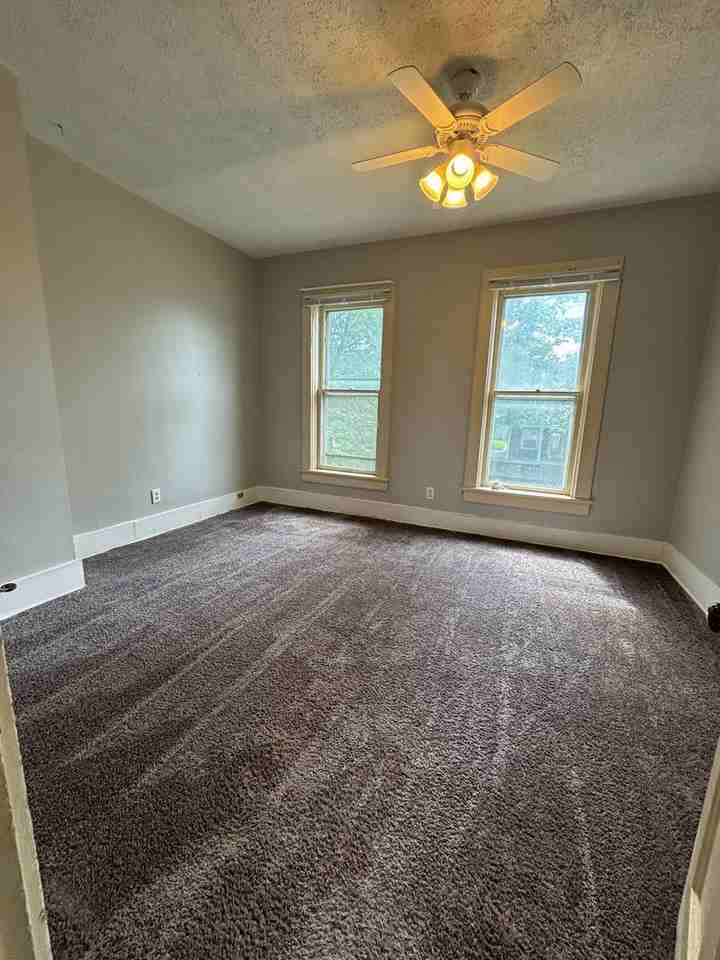 804 Iowa St - Photo 5 of 8