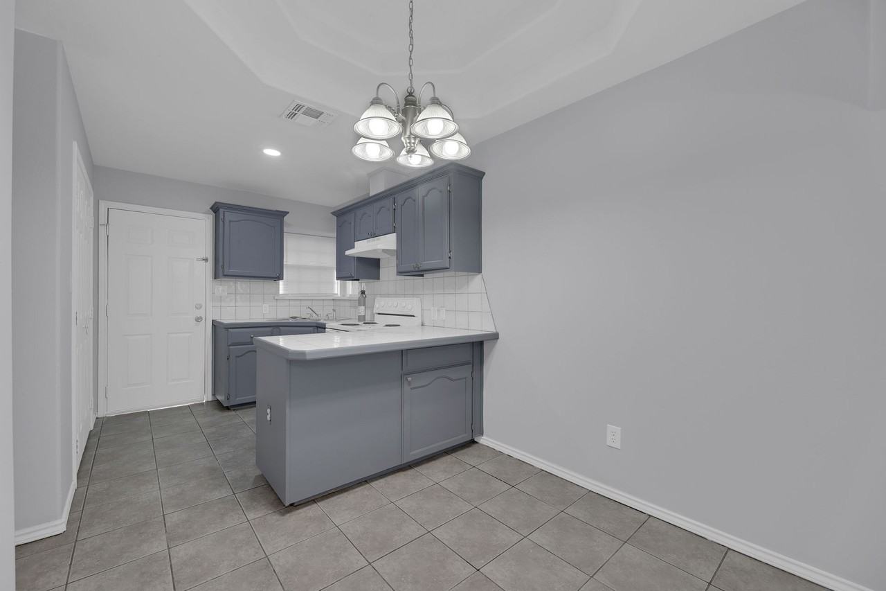 Bronze Dr - Pharr - Photo 5 of 14