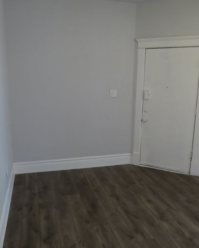 111 W 11th St - Photo 3 of 14