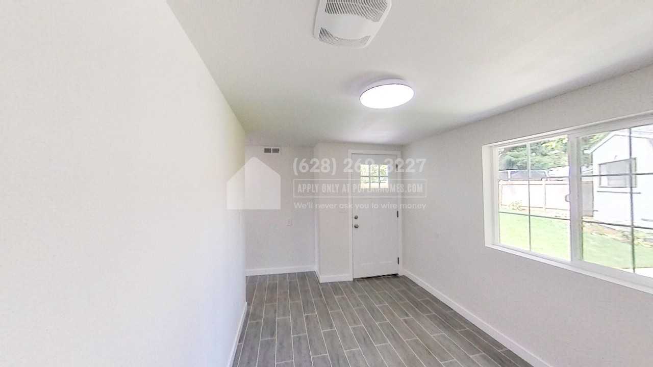 3930 Ne 6th Pl - Photo 2 of 12