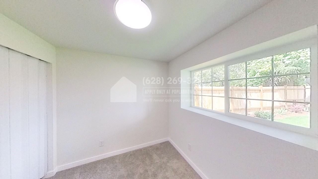 3930 Ne 6th Pl - Photo 3 of 12