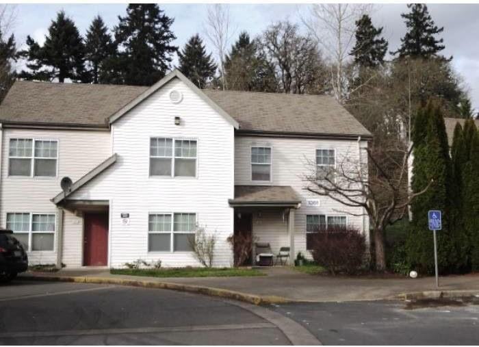 1351 E Santiam St - Photo 5 of 5