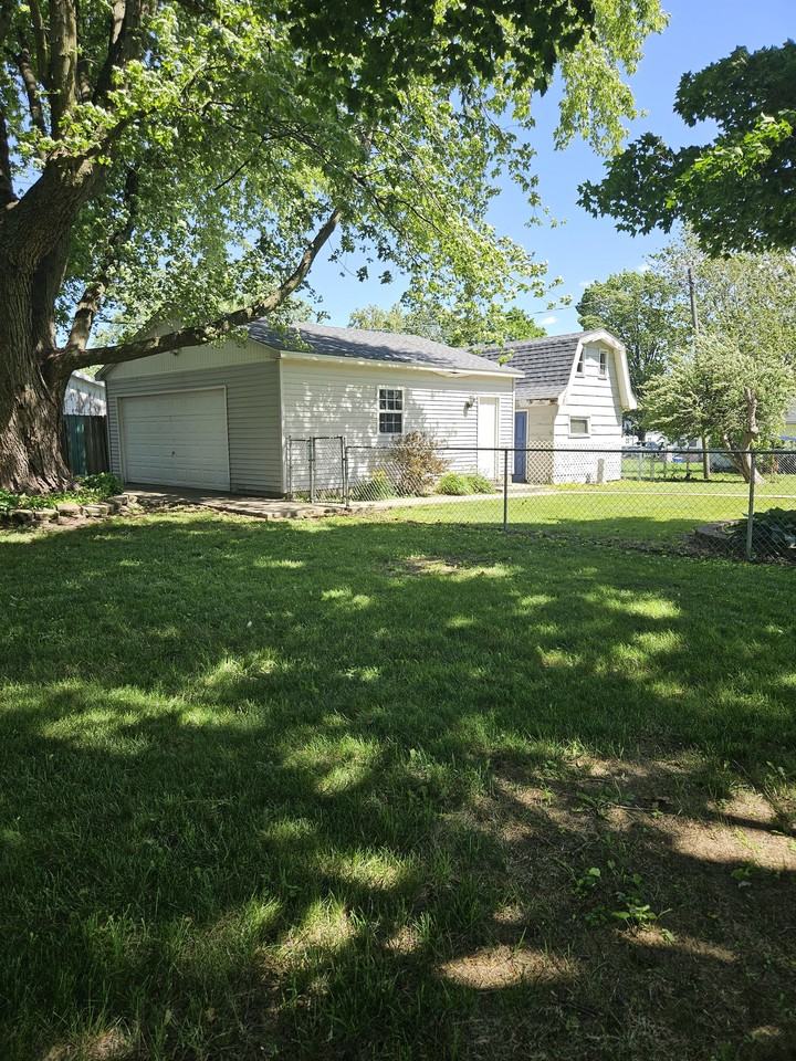 711 N Hemlock St #1 - Photo 4 of 20