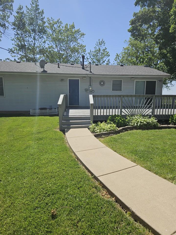 711 N Hemlock St #1 - Photo 5 of 20