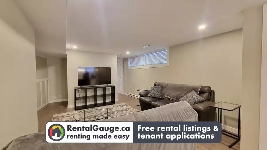 183 Inverness Cres - Photo 2 of 11