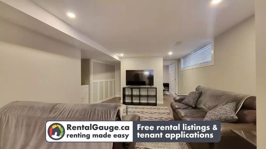 183 Inverness Cres - Photo 3 of 11