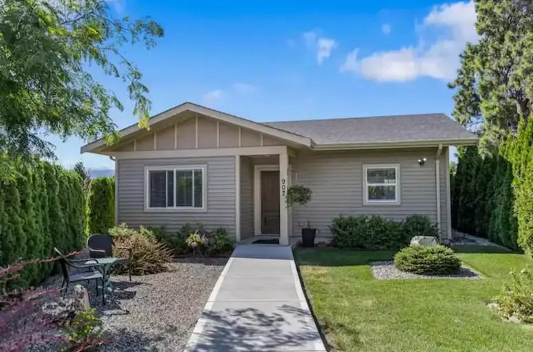 907 Rumney Rd - Photo 2 of 15