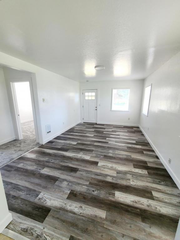 304 S Wasco Ave - Photo 3 of 13