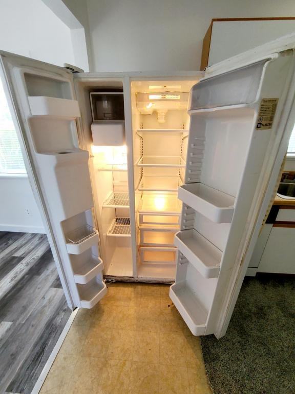 304 S Wasco Ave - Photo 6 of 13