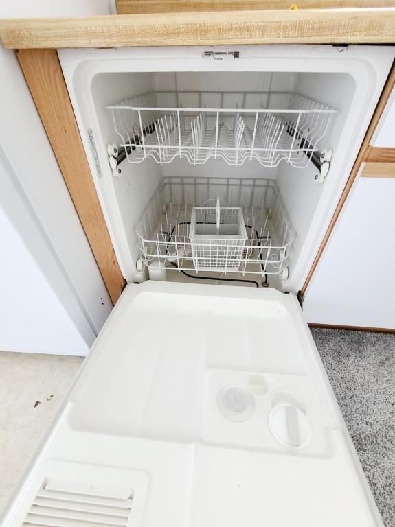 304 S Wasco Ave - Photo 7 of 13