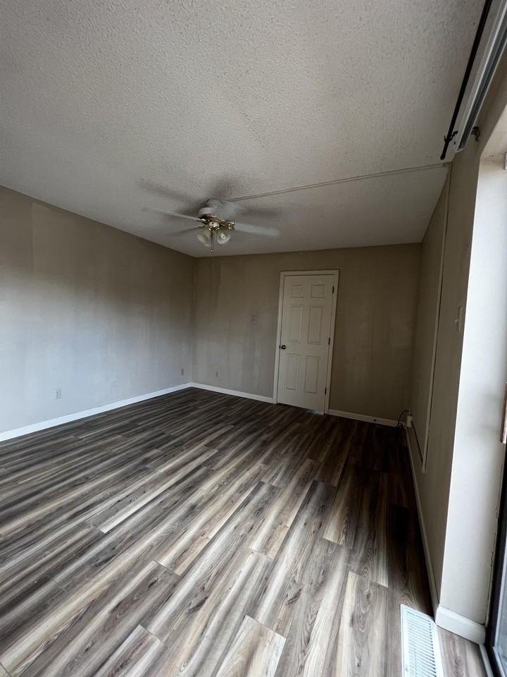 438 Olympia Dr - Photo 5 of 25