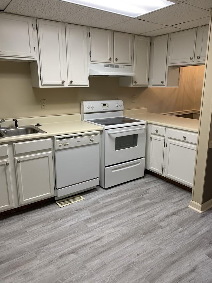 438 Olympia Dr - Photo 2 of 25