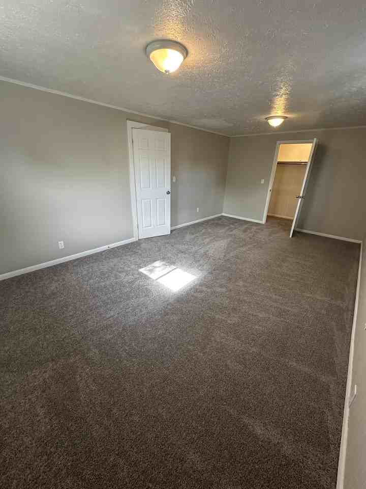 11021 Western Ave - Photo 5 of 37