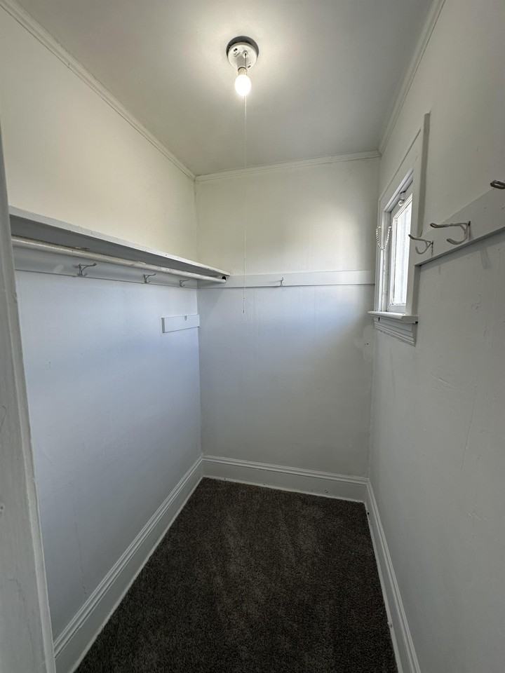 11021 Western Ave - Photo 5 of 37