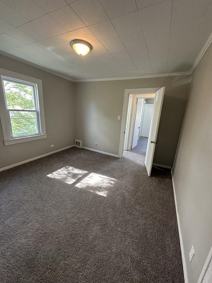 11021 Western Ave - Photo 2 of 37